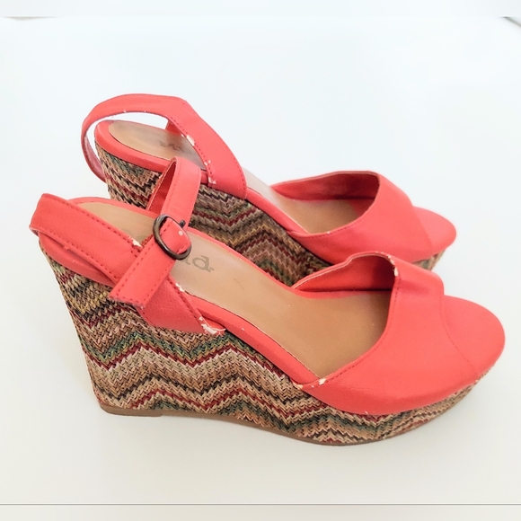 Mudd Sandals Womens Chevron Pattern Size 6.5M Platform Espadrilles 4” Heel - Picture 6 of 7